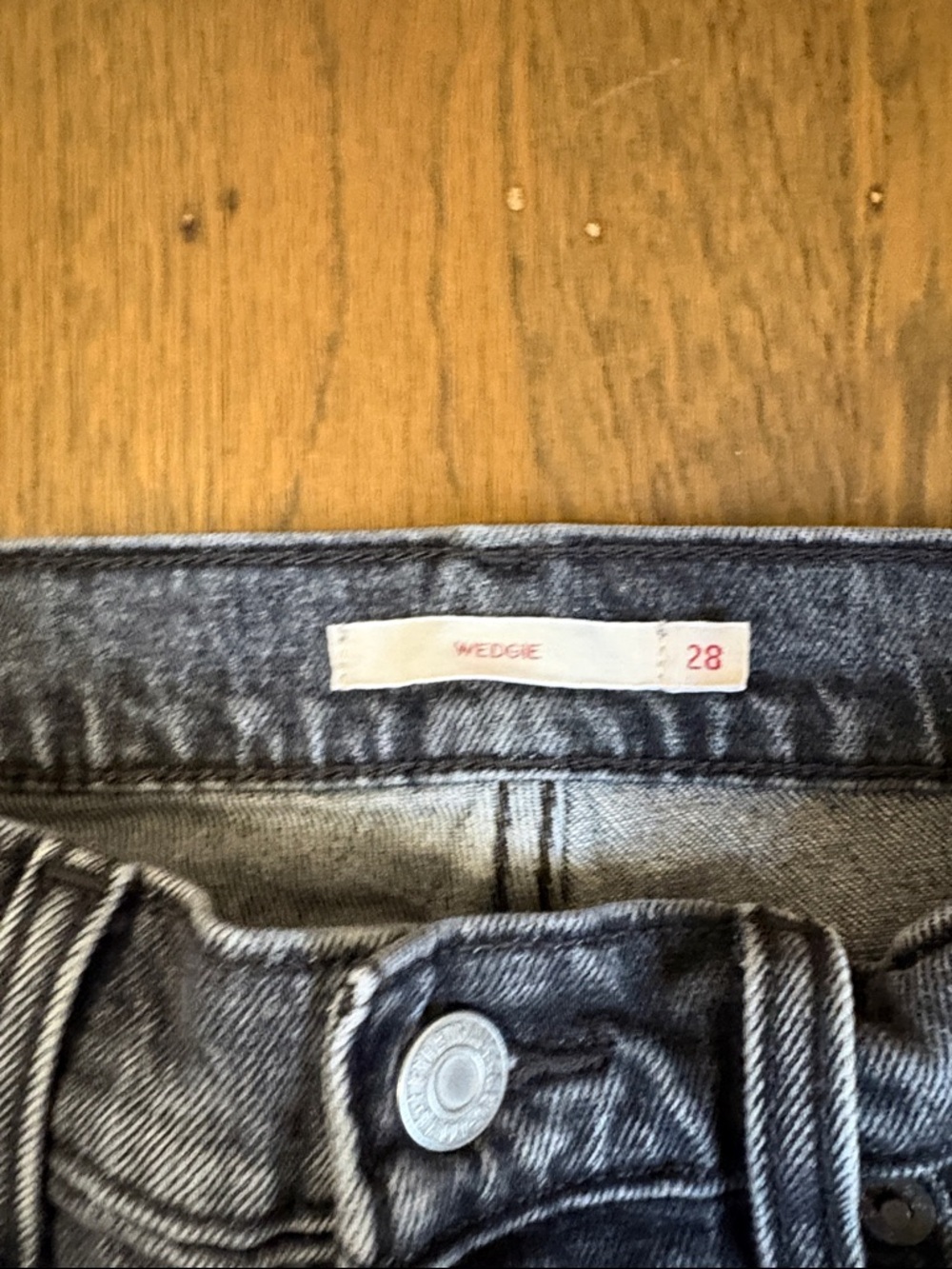Levi’s Women's Grey wedgie Jeans size 28 - Picture 2 of 4